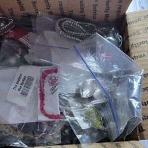 100 pieces of NWT paparazzi jewelry